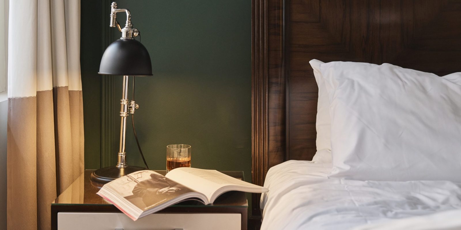 Ode Hotels - The Inchcolm Hotel Brisbane - Brisbane Accommodation